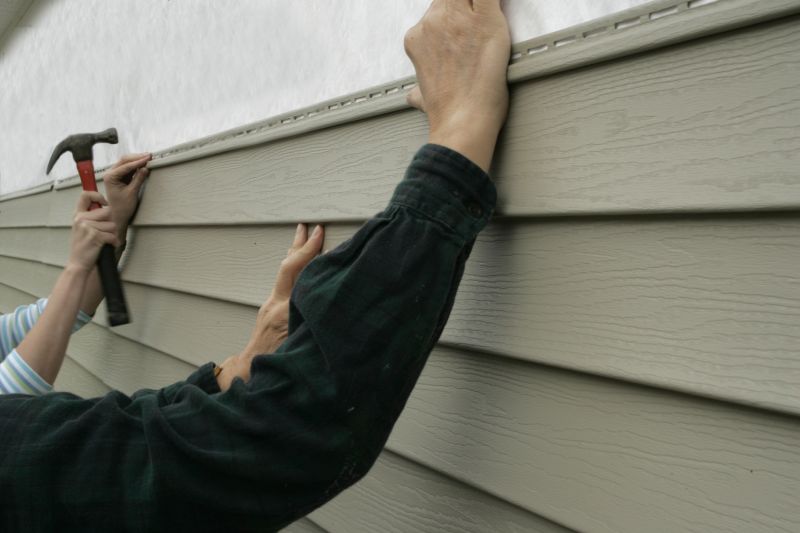 When to Hire for Siding